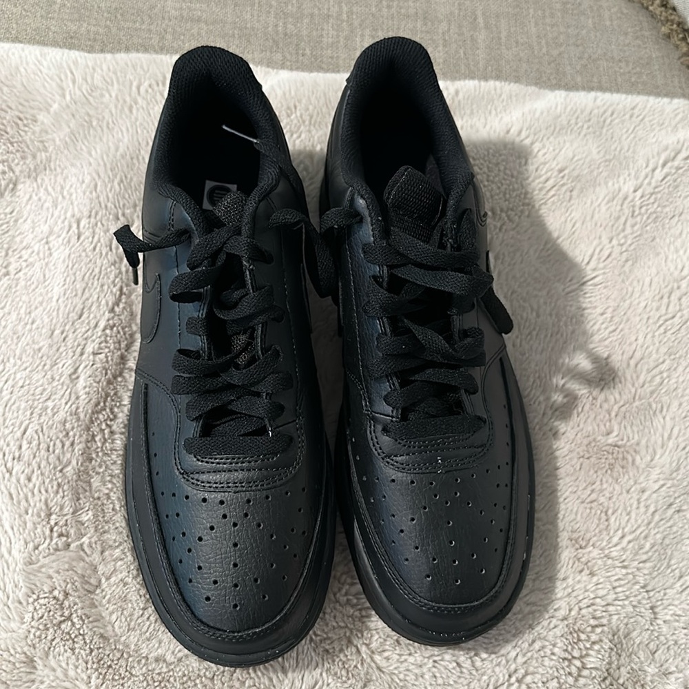 Like new worn 1 time Nike Court Vision Low size 10